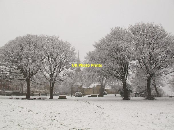 Photo 6"x4" St Peter's church and churchyard in the snow Pudsey\/SE2233 c2016