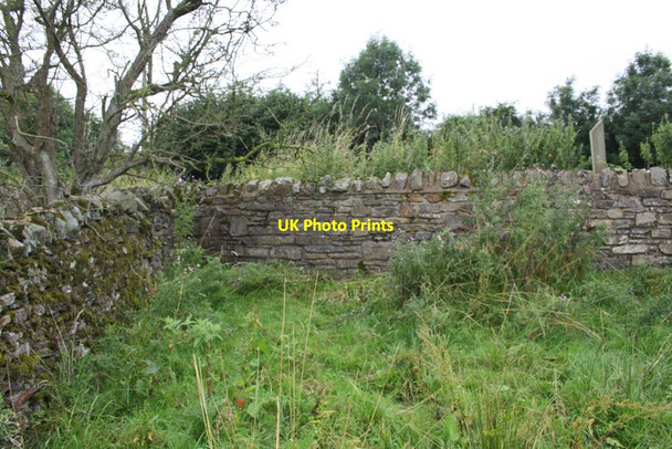 Photo 6"x4" Corner of field beside canal east of Barnoldswick Barnoldswick\/SD8746 c2015