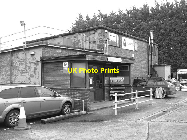 Photo 6"x4" RAF building in industrial use Rackheath c2016