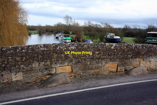 Photo 6"x4" View from A415 of River Thames over parapet of New Bridge Newbridge\/SP4001 c2016