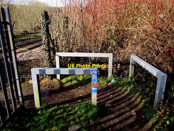 Photo 6"x4" This way to the Taff Trail near Quakers Yard railway station Abercynon c2016
