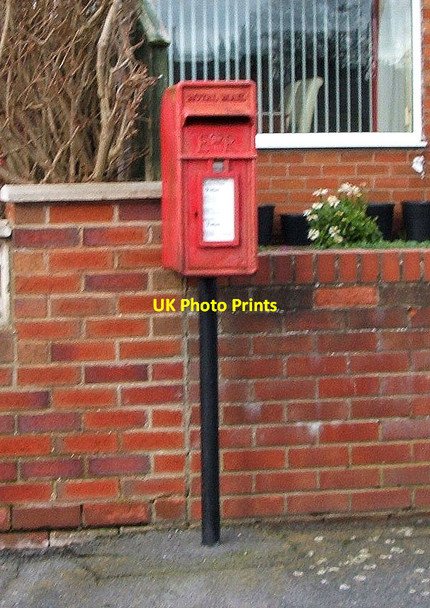 Photo 6"x4" Elizabeth II postbox on Scarborough Crescent, Bridlington Bridlington c2016
