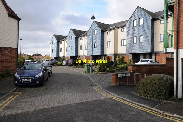 Photo 6"x4" Houses on Elliot Court Tewkesbury c2016