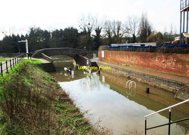 Photo 6"x4" Flooded narrow lock from River Severn, Stourport-on-Severn Stourport-on-Severn c2016