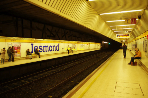 Photo 6"x4" Jesmond Metro Station Newcastle upon Tyne c2016