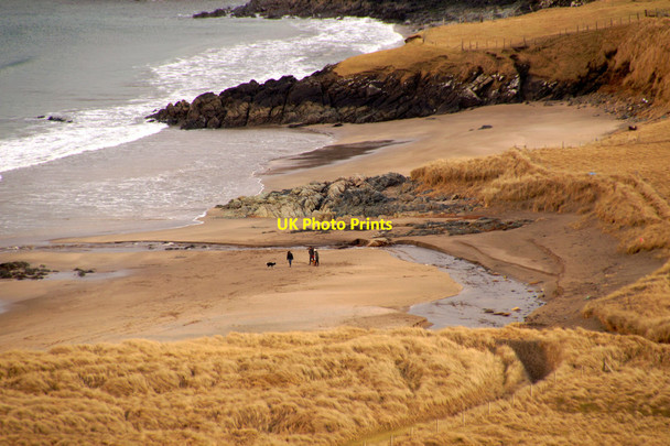 Photo 6"x4" Walking the dog on Norwick beach Kirkaton c2016