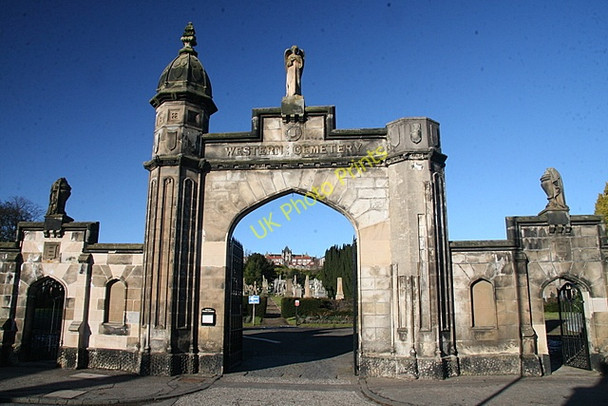 Photo 6"x4" Entrance gate, Western cemetery Ninewells\/NO3629 c2009