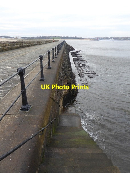 Photo 6"x4" South Pier at the mouth of the Tyne South Shields c2016
