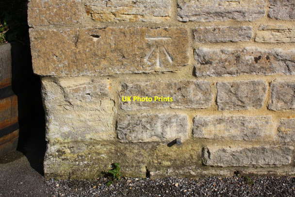Photo 6"x4" Benchmark on Combe Primary School Combe\/SP4115 c2016