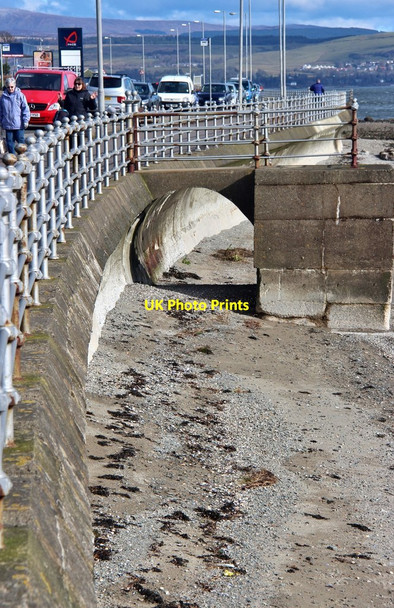 Photo 6"x4" The sea wall, East Bay, Dunoon Dunoon c2016