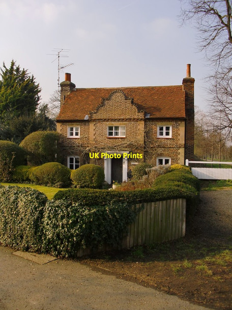Photo 6"x4" Gate Lodge by Ham Common Kingston Upon Thames c2016
