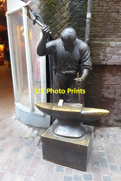 Photo 6"x4" Blacksmith bronze, Camden Stables Market Camden Town c2016