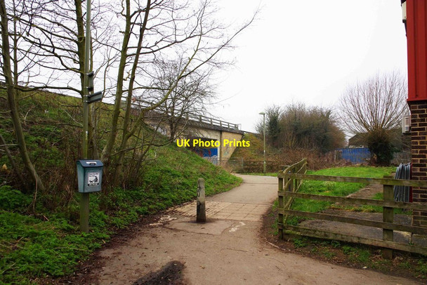 Photo 6"x4" Footpath & cycleway connecting Avenue Two to Witney Lake, Witney, Oxon Witney c2016