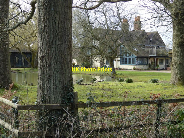 Photo 6"x4" House with pond at Upper Bewbush Bewbush c2016
