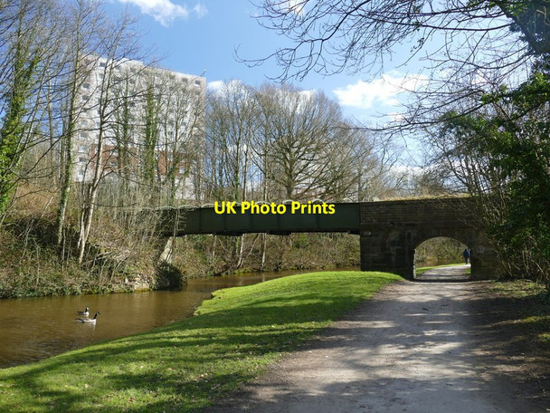 Photo 6"x4" Bridge 204 on the Leeds & Liverpool Canal Bingley\/SE1139 c2016