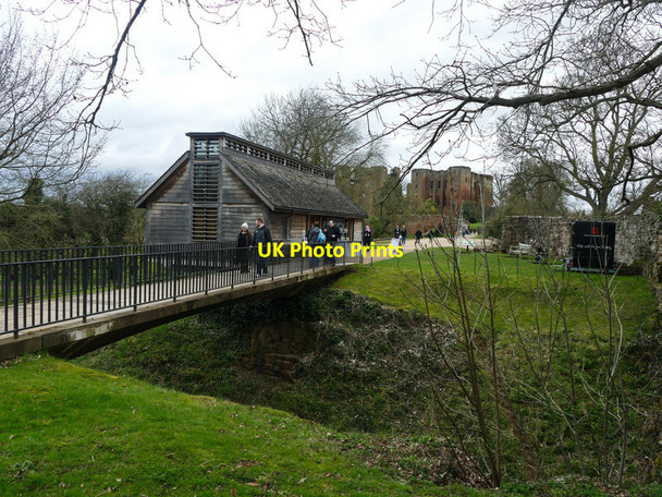 Photo 6"x4" The access bridge to Kenilworth Castle Kenilworth c2016