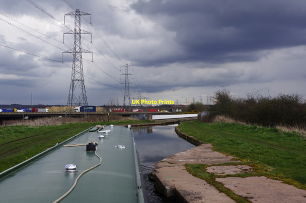 Photo 6"x4" Tame Valley Canal, approaching the M5 aqueduct West Bromwich c2016