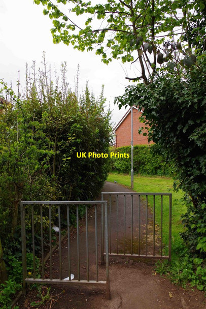Photo 6"x4" Footpath to Suffolk Drive, Worcester Worcester c2016