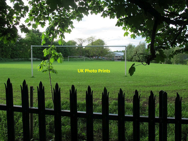 Photo 6"x4" Football pitch west of Gotts Park  Upper Armley c2016