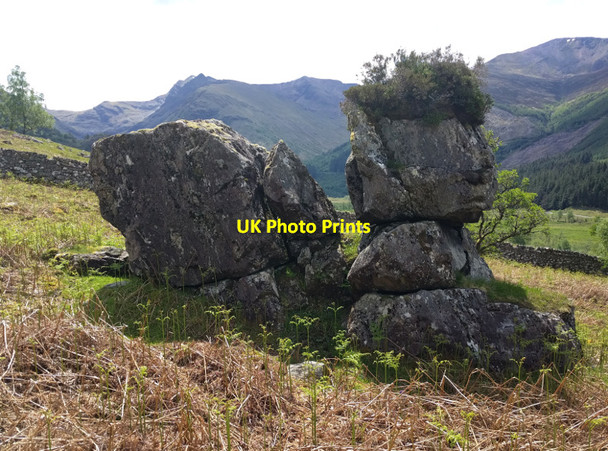 Photo 6"x4" Spectacularly shattered boulder D\u00f9n Deardail (Fort) c2016