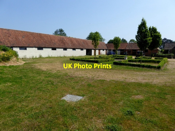 Photo 6"x4" Old stables at Upper Foxhanger's Farm Rowde c2016