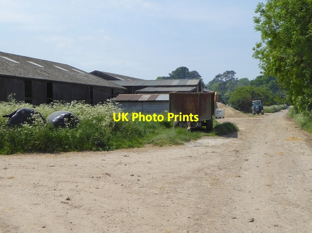 Photo 6"x4" Farm buildings at Manor Farm Avebury\/SU1069 c2016