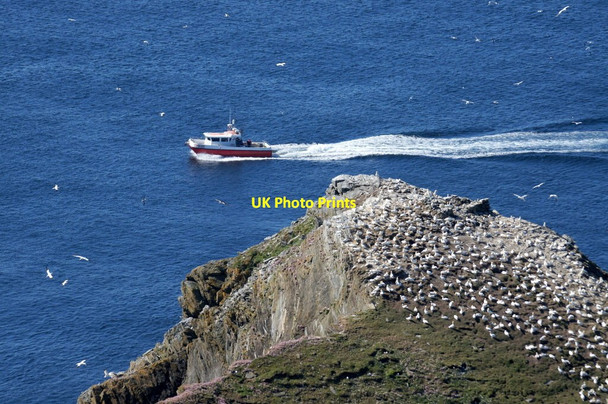 Photo 6"x4" Trio III passing Clingera Stack, Hermaness Clingra Stack c2016