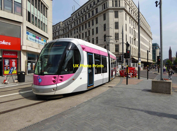 Photo 6"x4" Midland Metro tram no. 32 in Corporation Street, Birmingham Birmingham c2016