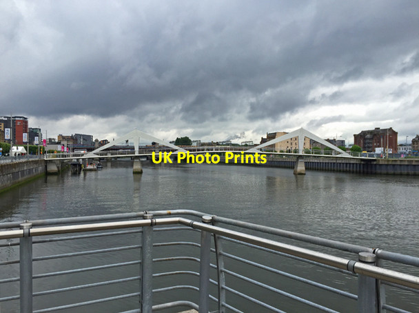 Photo 6"x4" The Clyde at the Broomielaw Glasgow c2016