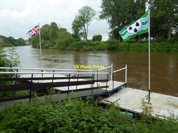 Photo 6"x4" A swollen River Severn Worcester c2016