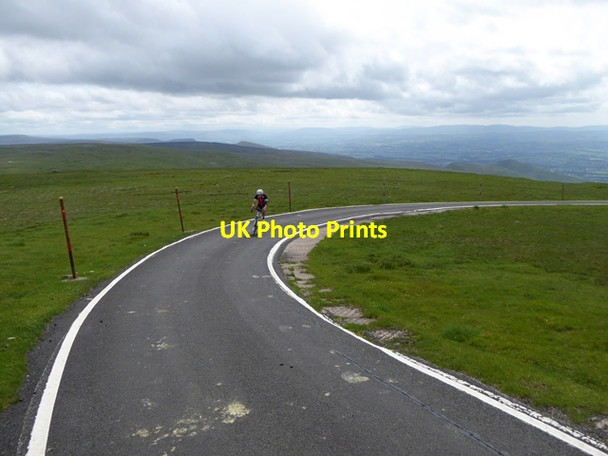 Photo 6"x4" A very tough climb (3) Great Dun Fell c2016