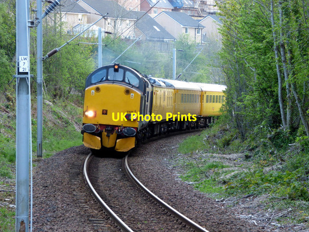 Photo 6"x4" Engineering train near Inverkip railway station Inverkip c2016
