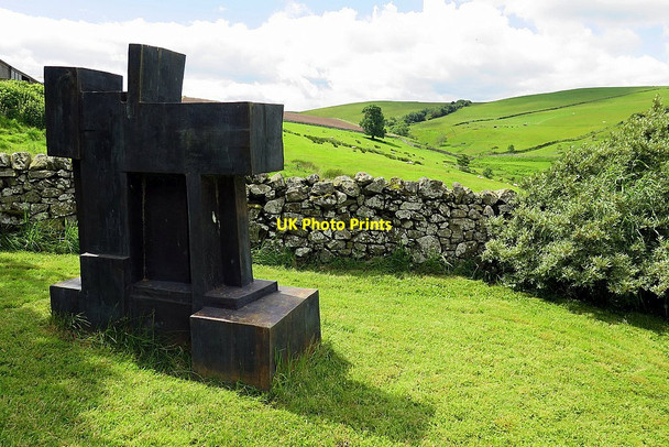 Photo 6"x4" Sculpture at Upper Chatto Chatto c2016