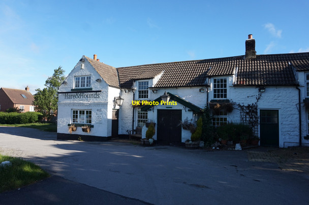 Photo 6"x4" The Hare and Hounds, Staxton Staxton c2017