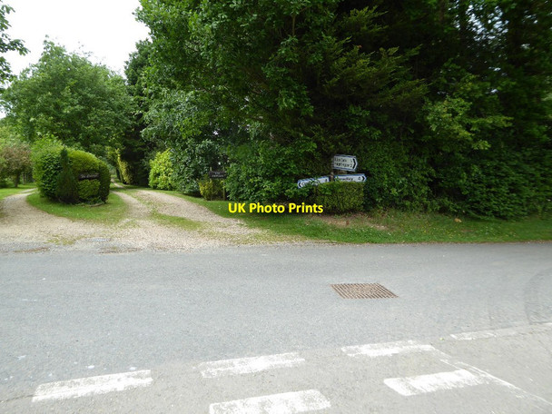 Photo 6"x4" Road junction on Pound Lane Pound Bank\/SO7373 c2017