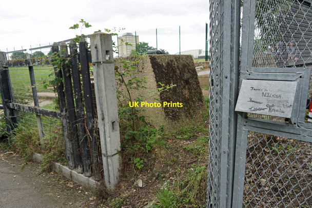 Photo 6"x4" Tank traps next to the London Underground Central Line Ilford\/TQ4486 c2017 P1