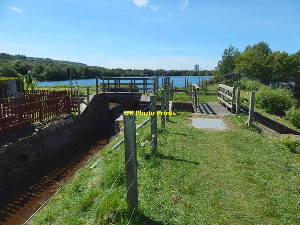 Photo 6"x4" Stanely Reservoir: spillway and conduit Paisley c2017