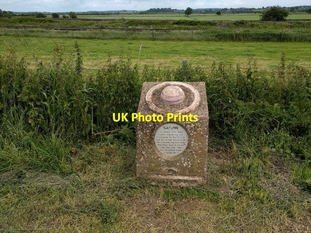 Photo 6"x4" Saturn and the railway line Charlton\/ST2926 c2017