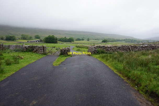 Photo 6"x4" 8-32am, path towards Bruntscar Chapel-le-Dale c2017