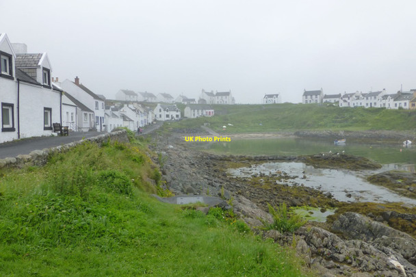 Photo 6"x4" Portnahaven on a damp Sunday Portnahaven\/Port nah-Abhainne c2017