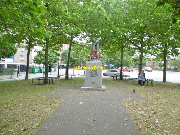 Photo 6"x4" Portsea, monument Portsmouth\/SU6501 c2017