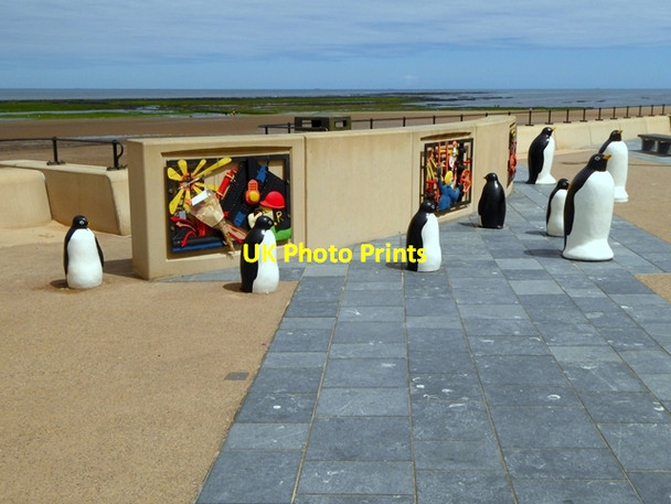 Photo 6"x4" Penguins on Redcar sea front Redcar\/NZ6124 c2017