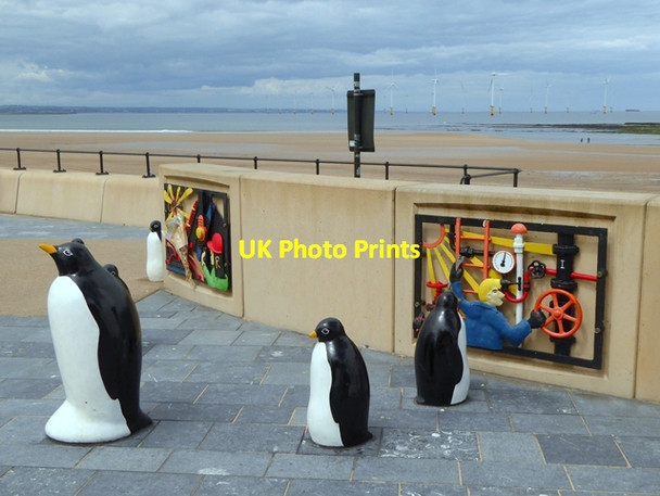 Photo 6"x4" Penguins on Redcar sea front Redcar\/NZ6124 c2017 P1