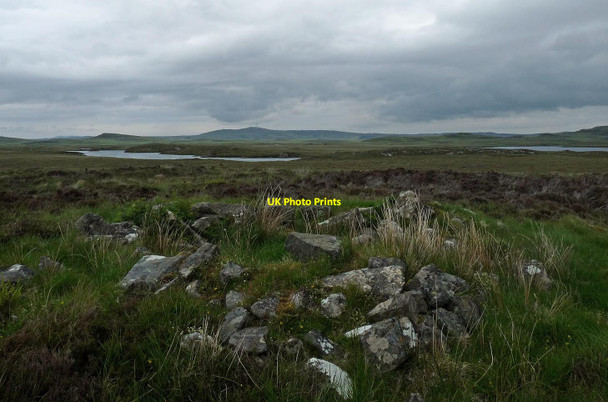 Photo 6"x4" Shieling hut above Loch a' Phuill Chairistine, Isle of Lewis Baile Ailein c2017