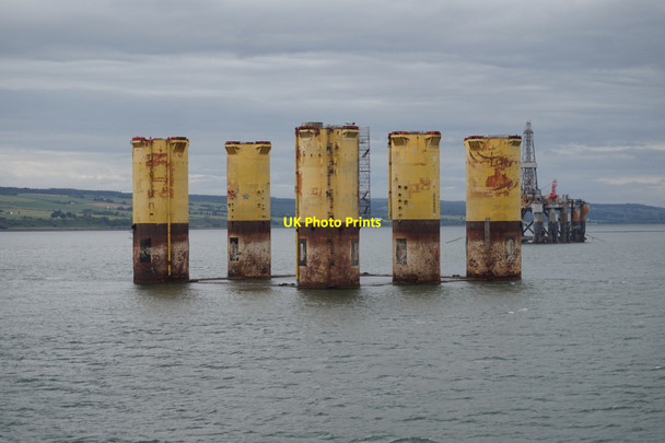 Photo 6"x4" Former oil rig in Cromarty Firth Cromarty\/NH7867 c2017