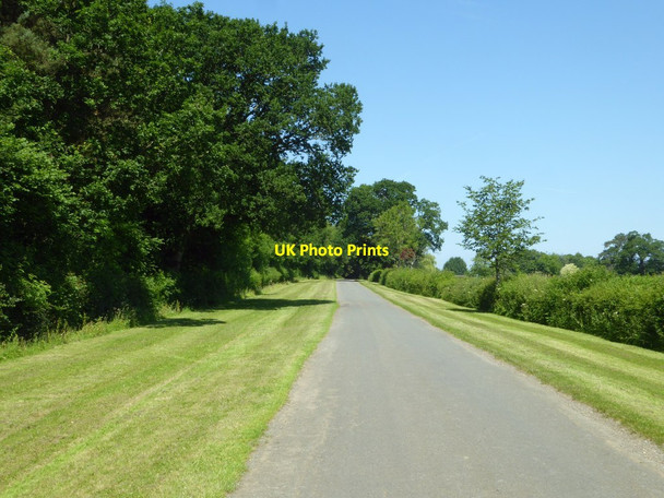 Photo 6"x4" On the county boundary Fairford c2017