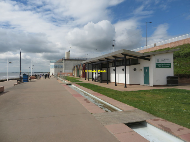 Photo 6"x4" Princess Mary Promenade public toilets Bridlington c2017