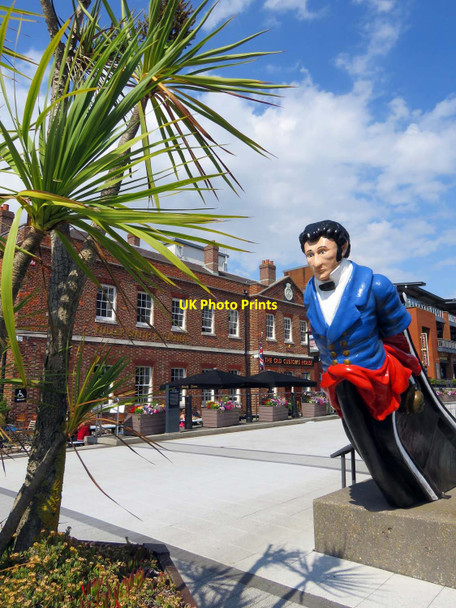Photo 6"x4" A figurehead by the Old Custom House Portsmouth\/SU6501 c2017