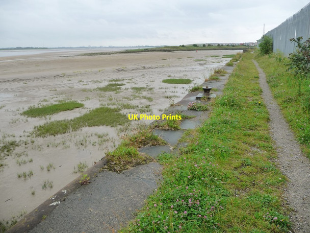 Photo 6"x4" Public footpath, Fleetwood quayside Fleetwood c2017