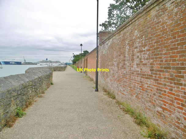 Photo 6"x4" Marchwood, wall Freemantle c2017